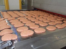 提供する食品の4割を自社のセントラルキッチンで製造