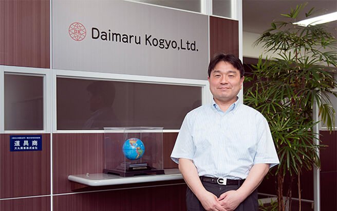 大丸興業｜既存の支払通知システムからの切替えで、5年間で700万円のコストを削減- BtoBプラットフォーム 請求書