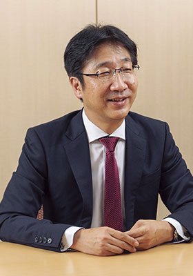 取締役副社長 財務担当役員 鰰澤様