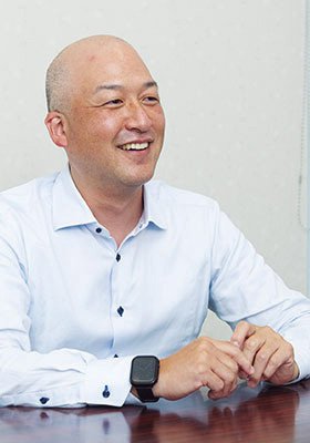 経理部 課長 小川 真俊様