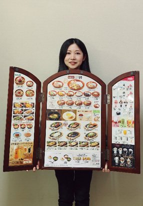 びっくりドンキーで特徴的なテーブルに立てる大きなメニュー表