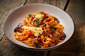 ナスとモッツァレラのミートソース