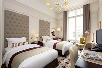 白を基調としたホテル客室