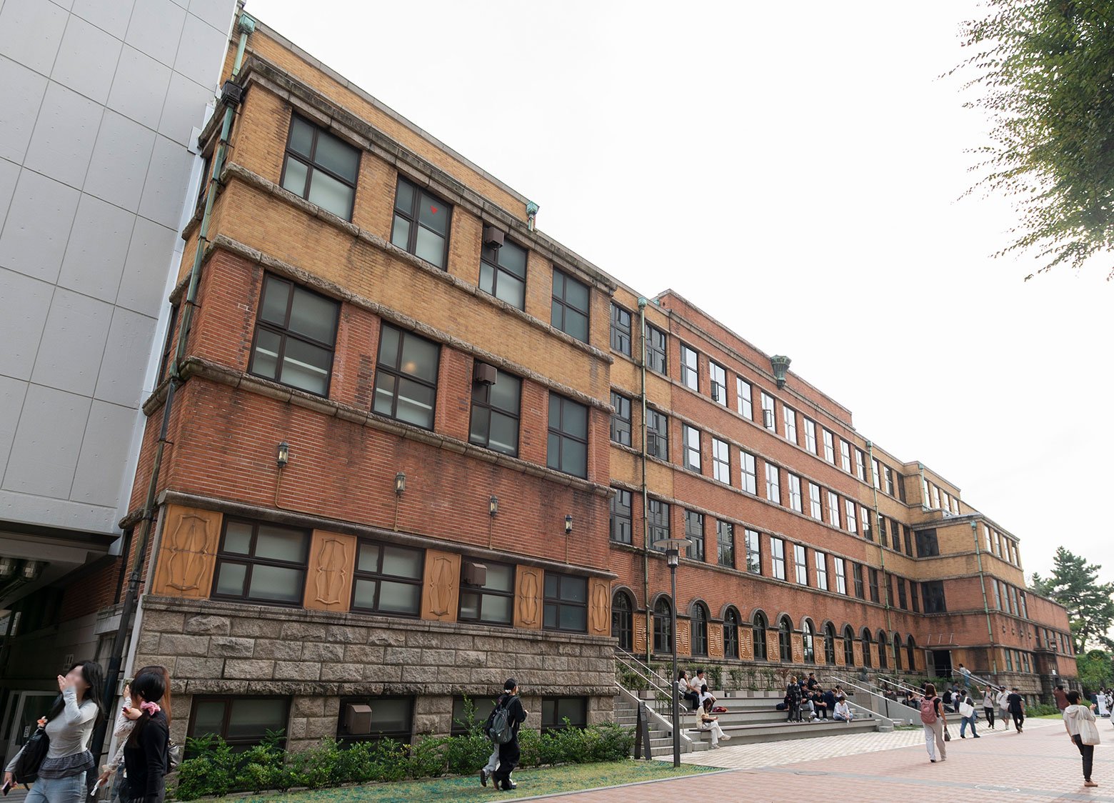 1932年6月竣工の1号館は、キャンパスのランドマークの1つとして親しまれている