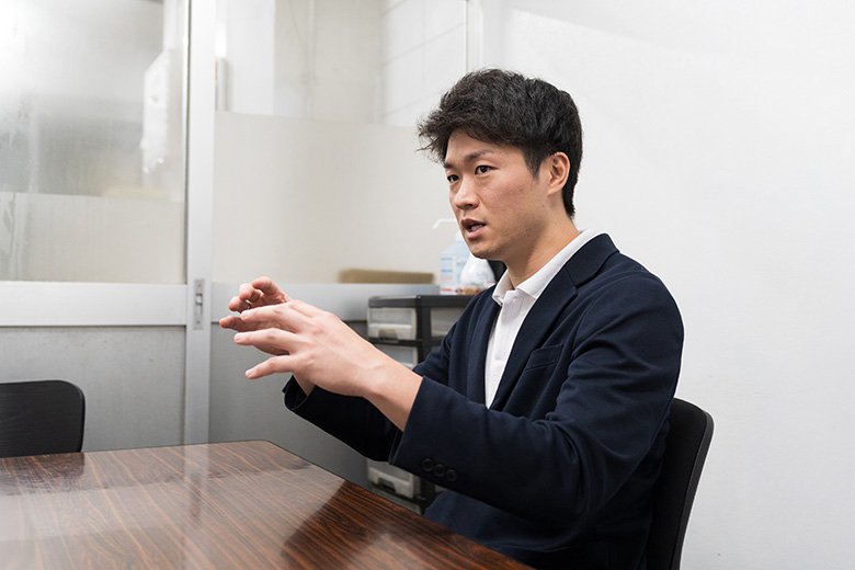 代表取締役社長 冨上 氏