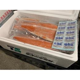 銀サケフィーレ １枚1kgアップ［８ｋｇ７枚入り箱売り］