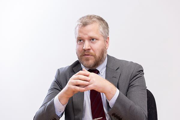 アダム・ベイェ(Adam Beije) 氏：スウェーデン大使館　広報・文化担当官