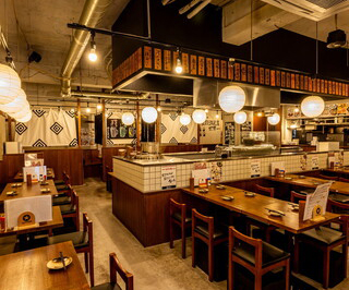 株式会社Mostfun 店舗例「もつ焼き じんべえ」：店内