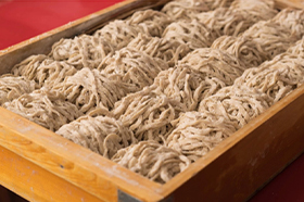 店舗で使用する麺