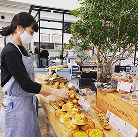 「パン オ ルヴァン」勤務中風景