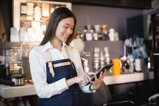 今日も終電?飲食店がスマホやタブレットで食材発注するメリット